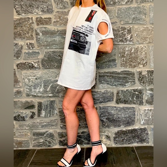 Maniere de Voir size Medium Jeep T-Shirt Mini Dress with Cutouts - Picture 3 of 14